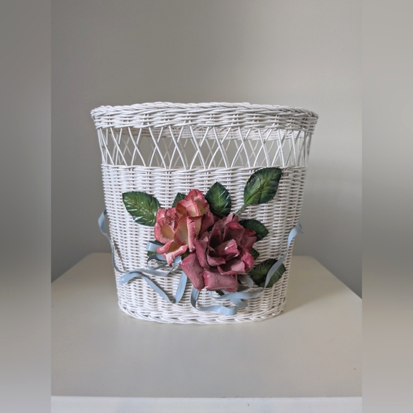 White Woven Wicker Waste Basket | Vintage - Picture 1 of 8
